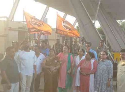 Toll band andolan : पिंपळगावच्या टोलनाक्यावर मनसेचा तुफान राडा, टोल कंपनीला तब्बल पाच लाखांचा फटका