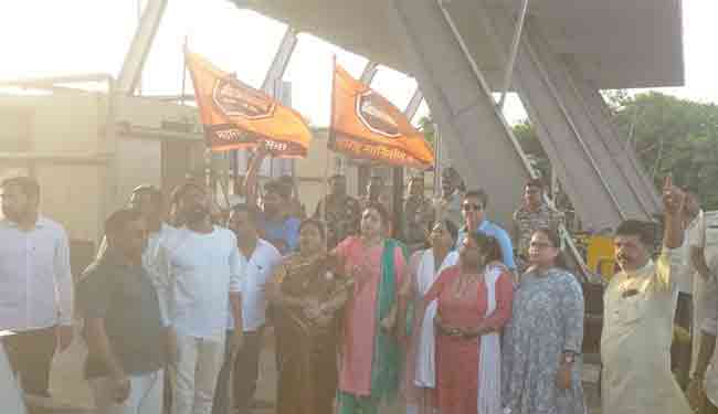 Toll band andolan : पिंपळगावच्या टोलनाक्यावर मनसेचा तुफान राडा, टोल कंपनीला तब्बल पाच लाखांचा फटका