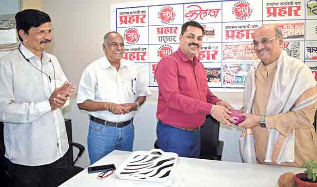 Pralhaddada Pai : प्रहारच्या गजाली कार्यक्रमात जीवनविद्या मिशनचे विश्वस्त प्रल्हाददादा पै