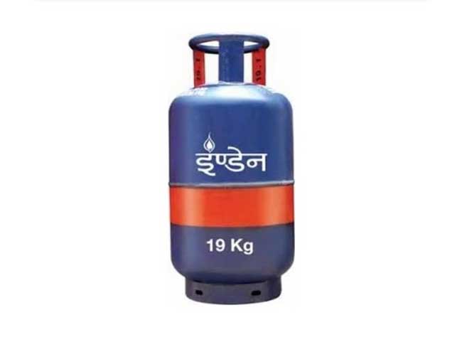Cylinder Price : महागाईचा झटका, २०९ रूपयांनी महाग झाला व्यवसायिक सिलेंडर