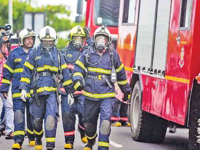 Fire Brigade : दुसऱ्यांचा जीव वाचवणाऱ्या जवानांचा महापालिकेला विसर