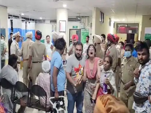 फ्रीजच्या कॉम्प्रेसरचा स्फोट झाल्याने एकाच कुटुंबातील ५ जण जिवंत जळाले