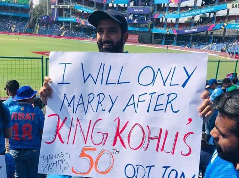 Virat Kohli: 'किंग कोहलीच्या ५०व्या वनडे शतकानंतरच लग्न करेन', चाहत्याचे पोस्टर व्हायरल