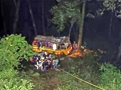 Bus Accident: नैनीतालमध्ये भीषण अपघात, ३२ प्रवाशांनी भरलेली बस दरीत कोसळली