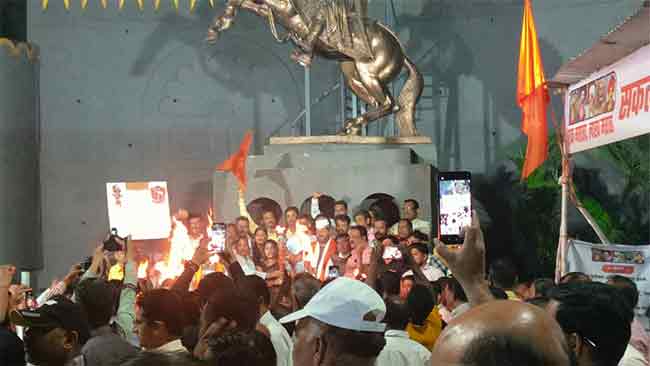 Maratha Reservation: मराठा आरक्षण, नाशिकच्या मशाल रॅलीला उत्स्फूर्त प्रतिसाद