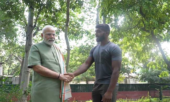 Swachh Bharat Mission : स्वच्छता अभियानांतर्गत पंतप्रधान मोदींनी केले श्रमदान