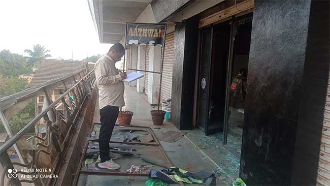 नाव कॅफे.. ना चाय, ना कॉफी…सापडल्या निरोधच्या बादल्या!