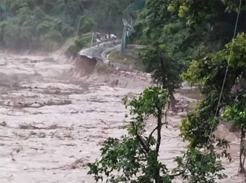 Sikkim Flood: सिक्कीम जलप्रलयात १९ जणांचा मृत्यू, ३ हजाराहून अधिक पर्यटक अडकले