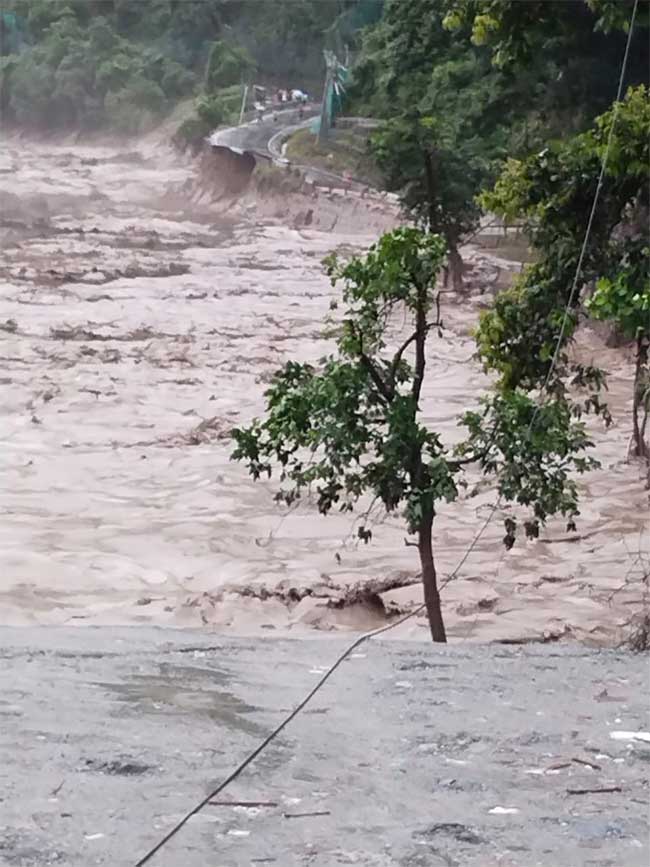 Sikkim Flood: सिक्कीम जलप्रलयात १९ जणांचा मृत्यू, ३ हजाराहून अधिक पर्यटक अडकले