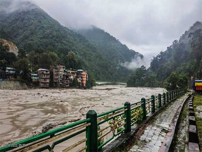 Sikkim Floods : सिक्कीममध्ये निसर्गाचा प्रकोप, २२ जवानांसह ७० जण बेपत्ता