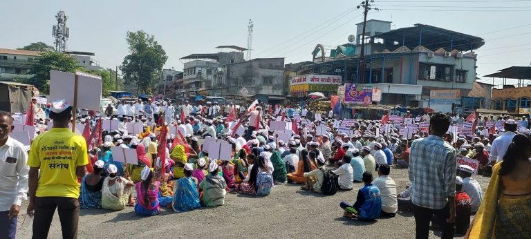 विविध मागण्यांसाठी वाडा तालुका आदिवासी संघर्ष समितीचा भव्य मोर्चा