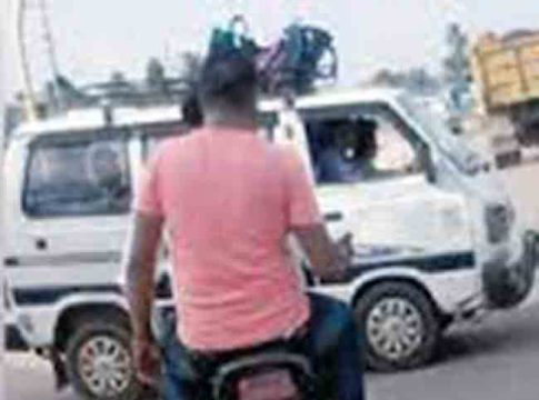 नंबर प्लेट नसलेल्या, अनोळखी गाडीमुळे ग्रामीण भागात भीतीचे वातावरण