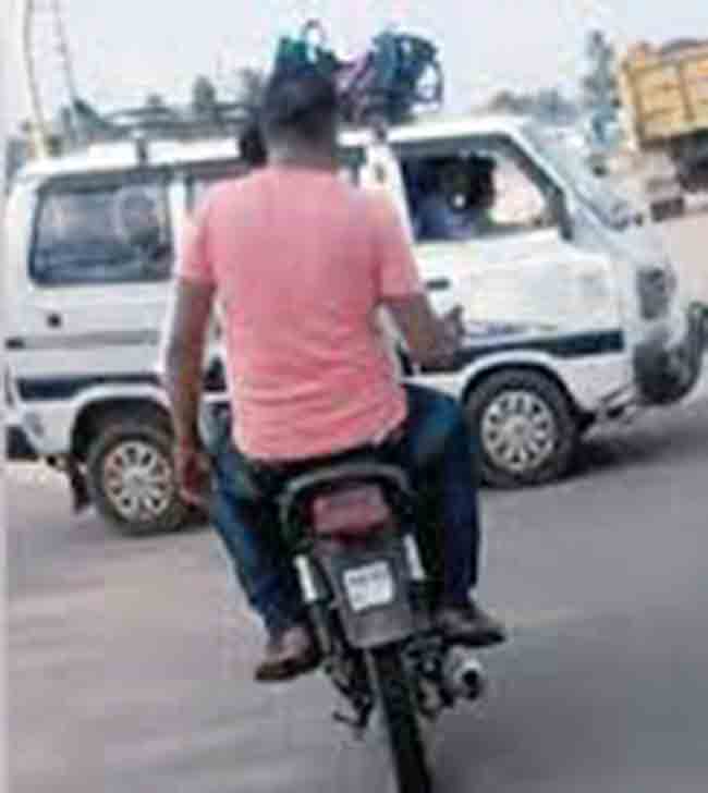 नंबर प्लेट नसलेल्या, अनोळखी गाडीमुळे ग्रामीण भागात भीतीचे वातावरण