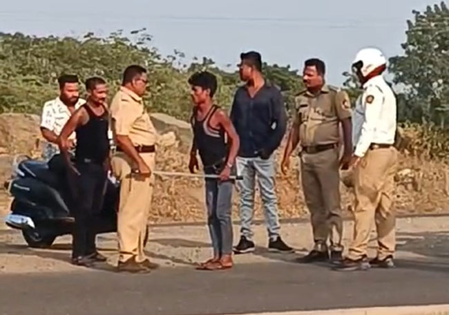 त्या बिचा-याला का मारू राहिले…?