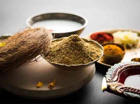 Diwali Narakchaturdashi : दिवाळीत उटणं लावण्याची प्रथा का पडली? काय आहेत उटणं लावण्याचे फायदे?