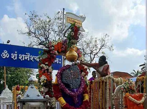 Shani Shingnapur : राष्ट्रपती द्रौपदी मुर्मू यांनी शनी शिंगणापूरात येथे केली शनी देवाची पूजा