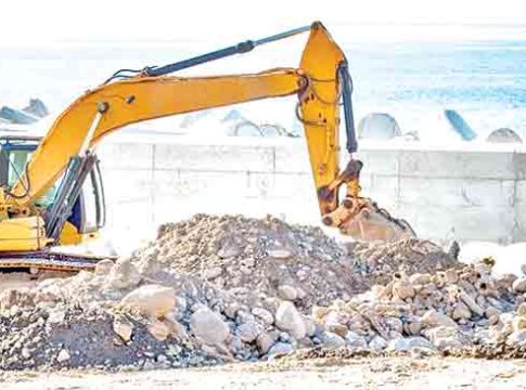 Development Projects : मुंबईकरांचे प्रकल्प रखडले फार; त्याचा चाकरमान्यांच्याच खिशाला भार