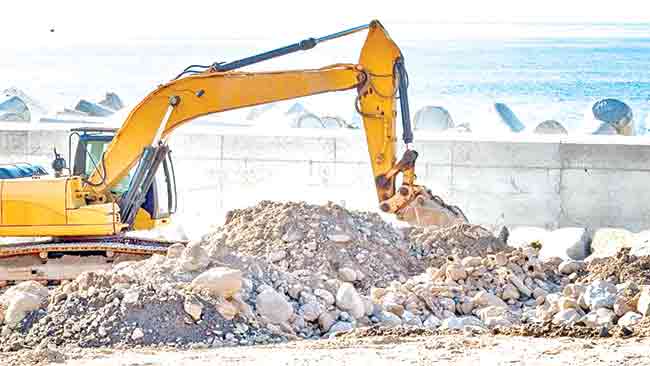 Development Projects : मुंबईकरांचे प्रकल्प रखडले फार; त्याचा चाकरमान्यांच्याच खिशाला भार