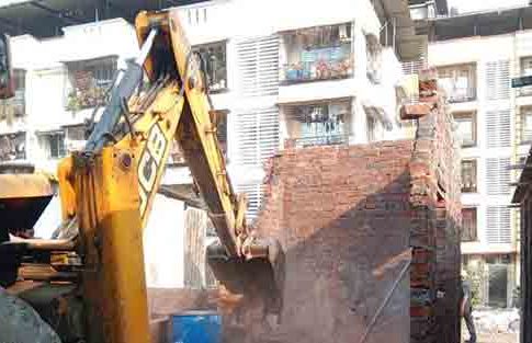 अनधिकृत बांधकामांवर केडीएमसीचा हातोडा