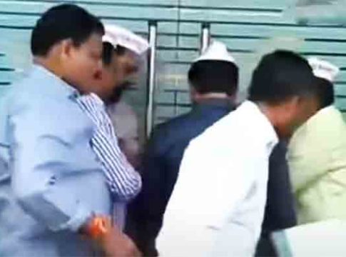 Maratha Reservation : आमदारांनी मंत्रालयाला ठोकले टाळे! अधिवेशन बोलवण्याची केली मागणी