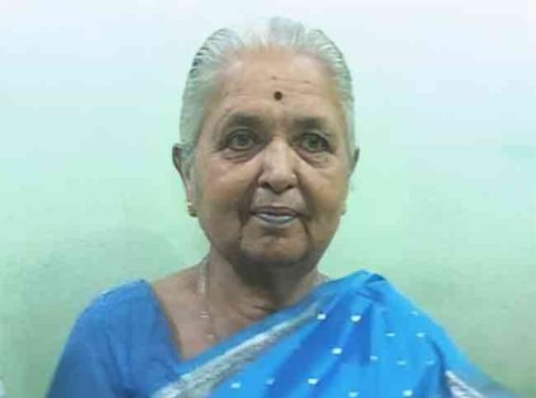 Hobbies : छंद माझा वेगळा; ७५ व्या वर्षीही आजीबाई जपतायत रांगोळीचा छंद