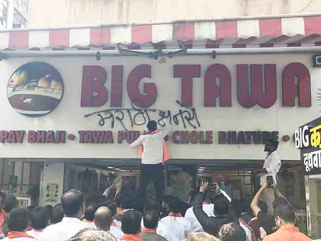 Raj Thackeray : राज ठाकरे त्यांच्या कुत्र्यांची नावे कधी बदलणार?