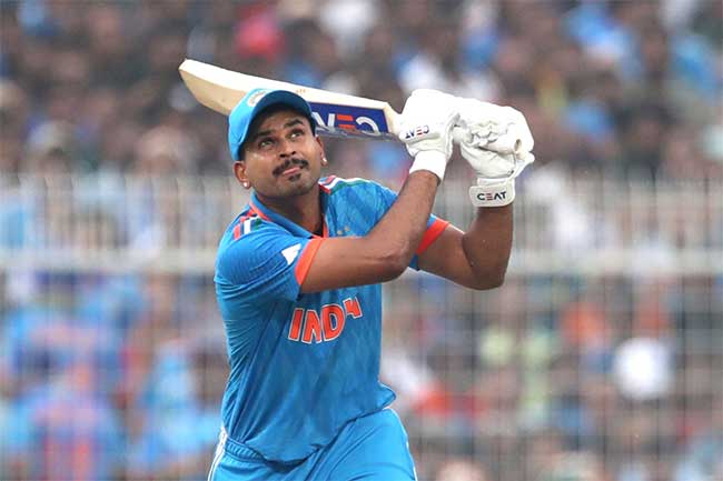 Shreyas Iyer WC final : रोहितपाठोपाठ श्रेयसही मैदानाबाहेर; भारताला तिसरा धक्का