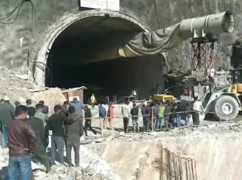 काळ रात्र होता होता झाला उष:काल