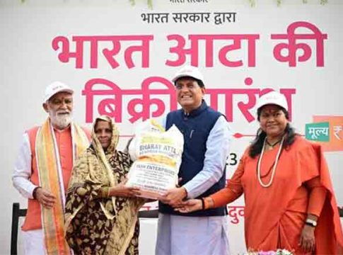 Bharat Atta: सणासुदीच्या दिवसांत महागाईपासून दिलासा, २७.५० रूपये प्रति किलो सरकार विकणार भारत ब्रँड पीठ