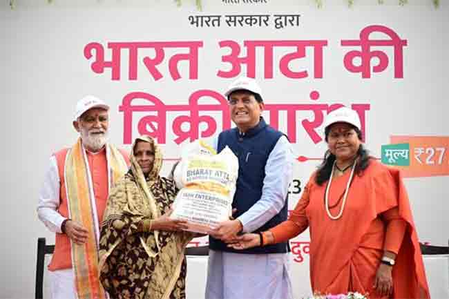 Bharat Atta: सणासुदीच्या दिवसांत महागाईपासून दिलासा, २७.५० रूपये प्रति किलो सरकार विकणार भारत ब्रँड पीठ