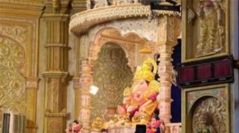 Pune: त्रिपुरारीनिमित्त दगडूशेठ गणपतीला तब्बल ४५१ प्रकारच्या मिष्टान्नाचा नैवेद्य