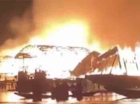 Dal Lake : श्रीनगर मधील दल लेक वर हाऊस बोटींना भीषण आग