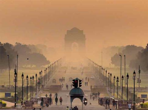 दिवाळीआधीच दिल्लीतील प्रदूषणाने गाठली धोक्याची पातळी, श्वास घेणेही झाले कठीण