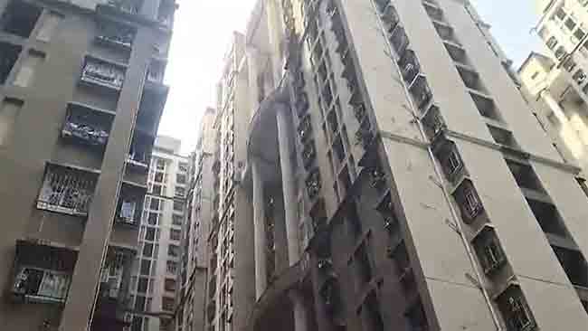 मिल कामगारांच्या म्हाडाच्या इमारतीला भीषण आग