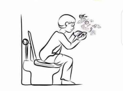 Health: तुम्हीही टॉयलेटमध्ये मोबाईल वापरता का? आताच थांबवा नाहीतर होईल गंभीर आजार