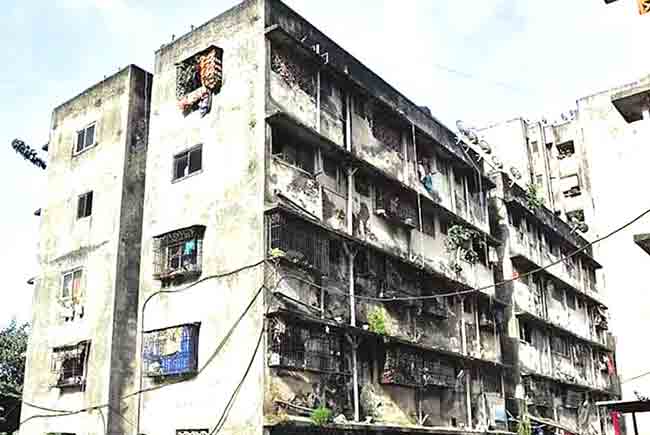 स्लॅब कोसळल्याने विरारमध्ये एक आणि कळव्यात एका महिलेचा मृत्यू