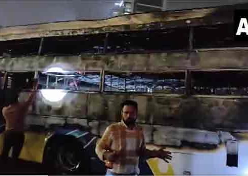 Bus Fire: प्रवाशांनी भरलेल्या वोल्वो बसला लागली आग, दोघांचा मृत्यू, खिडकीतून उडी मारत प्रवाशांनी वाचवला जीव