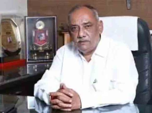 ओबीसींविरोधी बोलणाऱ्यांचे हातपाय कलम करण्याची भाषा करणा-या बबनराव तायवाडेंवर गुन्हा दाखल