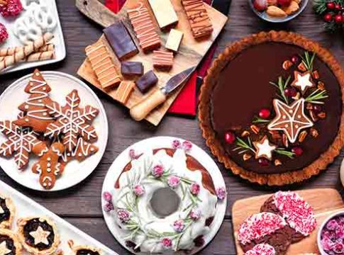 Christmas Party : अंडी खात नाही? मग ख्रिसमससाठी घरच्या घरी ट्राय करा 'हे' सोपे एगलेस डेजर्ट्स...