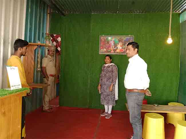 देवळा शहरात अश्लील चाळ्यासाठी उपलब्ध कॅफेवर पोलिसांची कारवाई