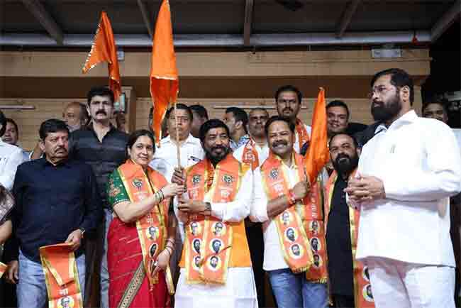 Thackeray Group Vs Shivsena : घाटकोपरमधील नगरसेवकांचा ठाकरेंना ‘जय महाराष्ट्र’; शिवसेनेत केला प्रवेश…