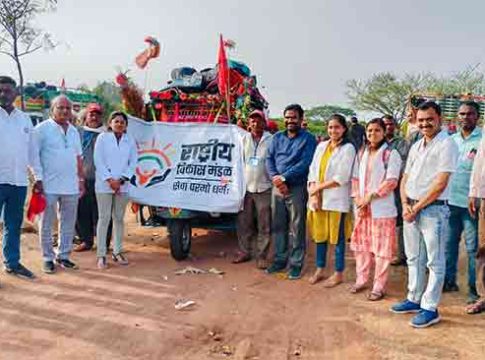 जनसेवा हीच ईश्वर भक्ती मानत सत्यशोधक शेतकरी सभेचा मंत्रालयवर पायी विराट मोर्चा