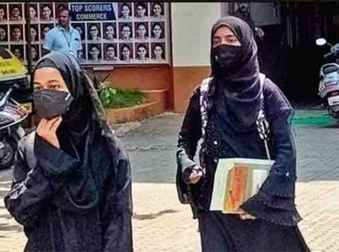 Dress Code चेंबूर कॉलेजमध्ये पदवीच्या विद्यार्थ्यांसाठी 'ड्रेस कोड'