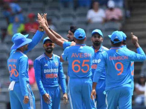 घरच्या मैदानावर टीम इंडियाचे क्रिकेटर आहेत शेर