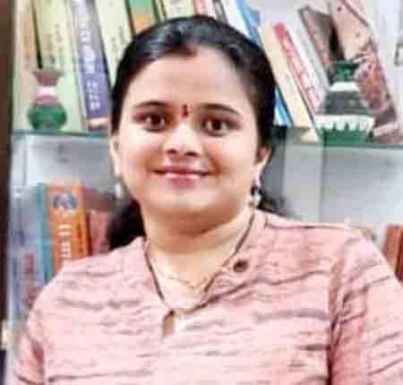 वाडा तालुक्यातील गृहिणी जान्हवी कराळे यांना पीएच.डी. पदवी प्रदान