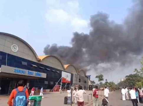 Kurla Fire : लोकमान्य टिळक टर्मिनसमध्ये भीषण आग