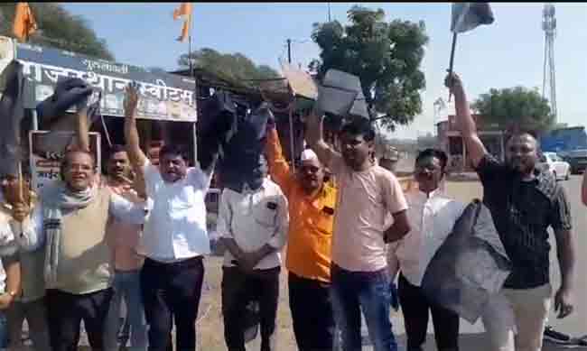 Chhagan Bhujbal : मतदारसंघातच भरवसफाट्यावर छगन भुजबळ यांना दाखवले काळे झेंडे