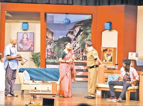 Marathi Natak : विपर्यासी फार्साचे उत्तम उदाहरण : मर्डरवाले कुलकर्णी