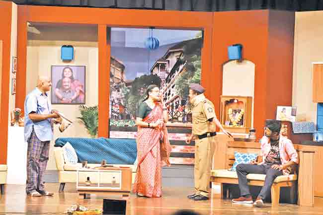 Marathi Natak : विपर्यासी फार्साचे उत्तम उदाहरण : मर्डरवाले कुलकर्णी