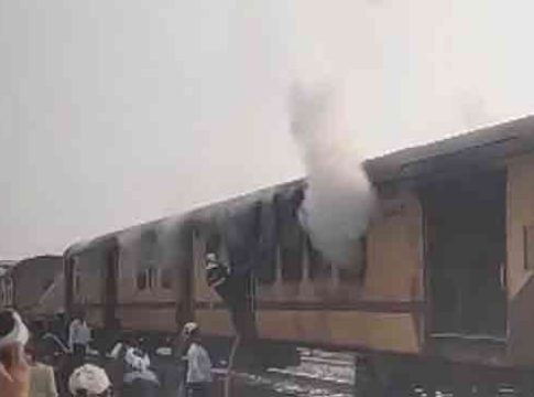 Nanded Train Fire : नांदेडमध्ये पॅसेंजर ट्रेनला भीषण आग